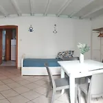 Marine Place Apartment *