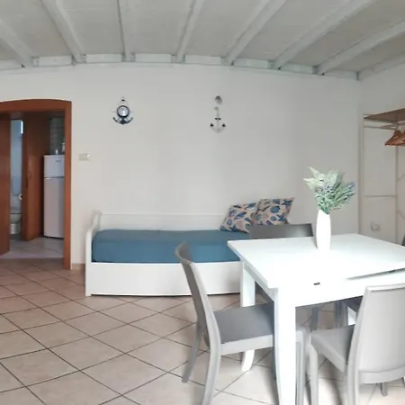 Marine Place Apartment *